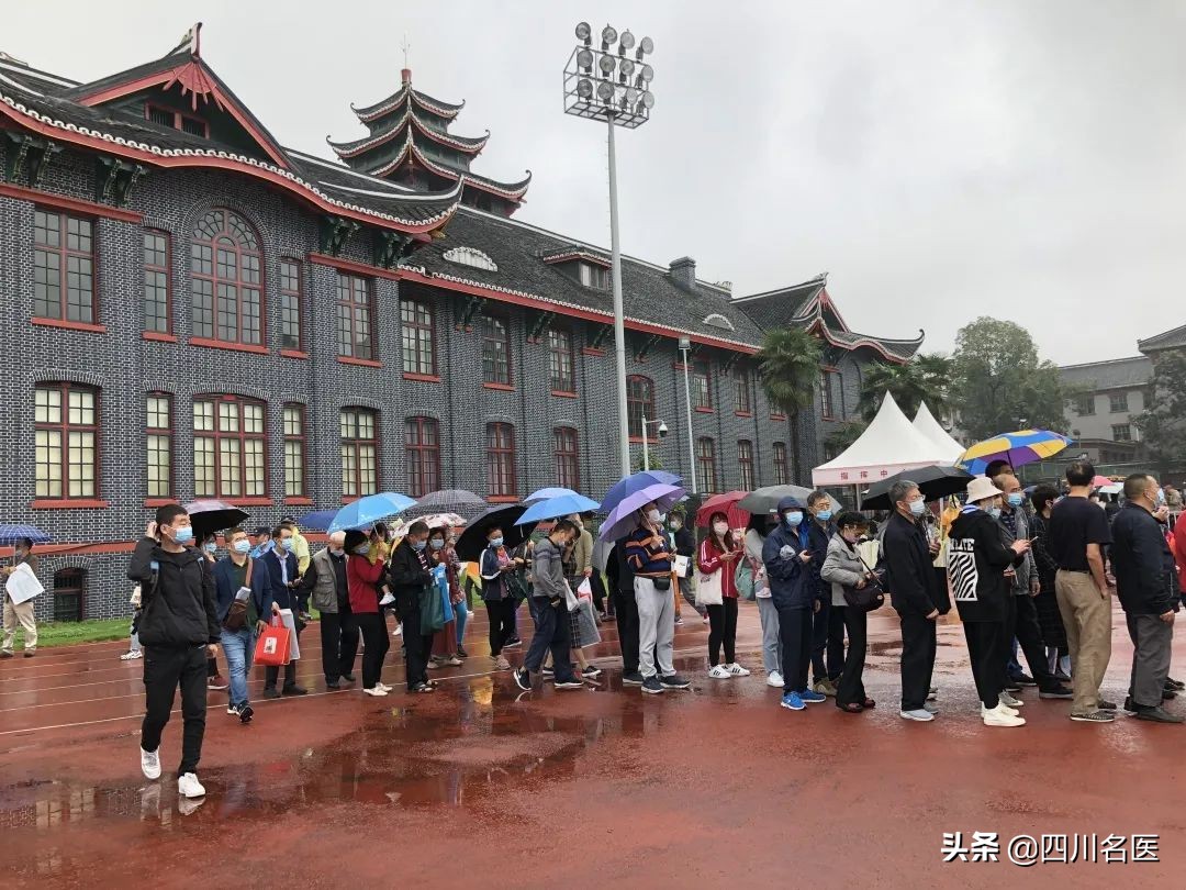 火爆！数万人“追星”华西坝