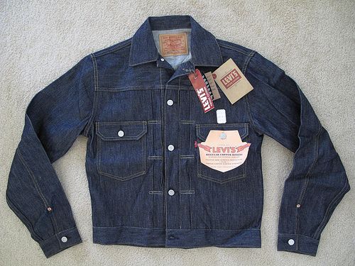 levis牛仔外套背面有标志,levis好看外套经典款