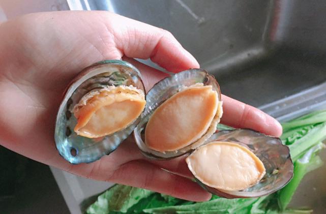 迪拜土豪聚会用餐吃什么,迪拜朋友请客吃鲍鱼