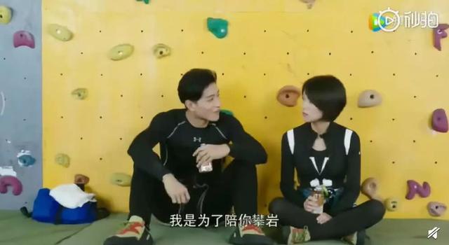 赵丽颖端着饭哭的视频,赵丽颖深夜发个汉堡的图片