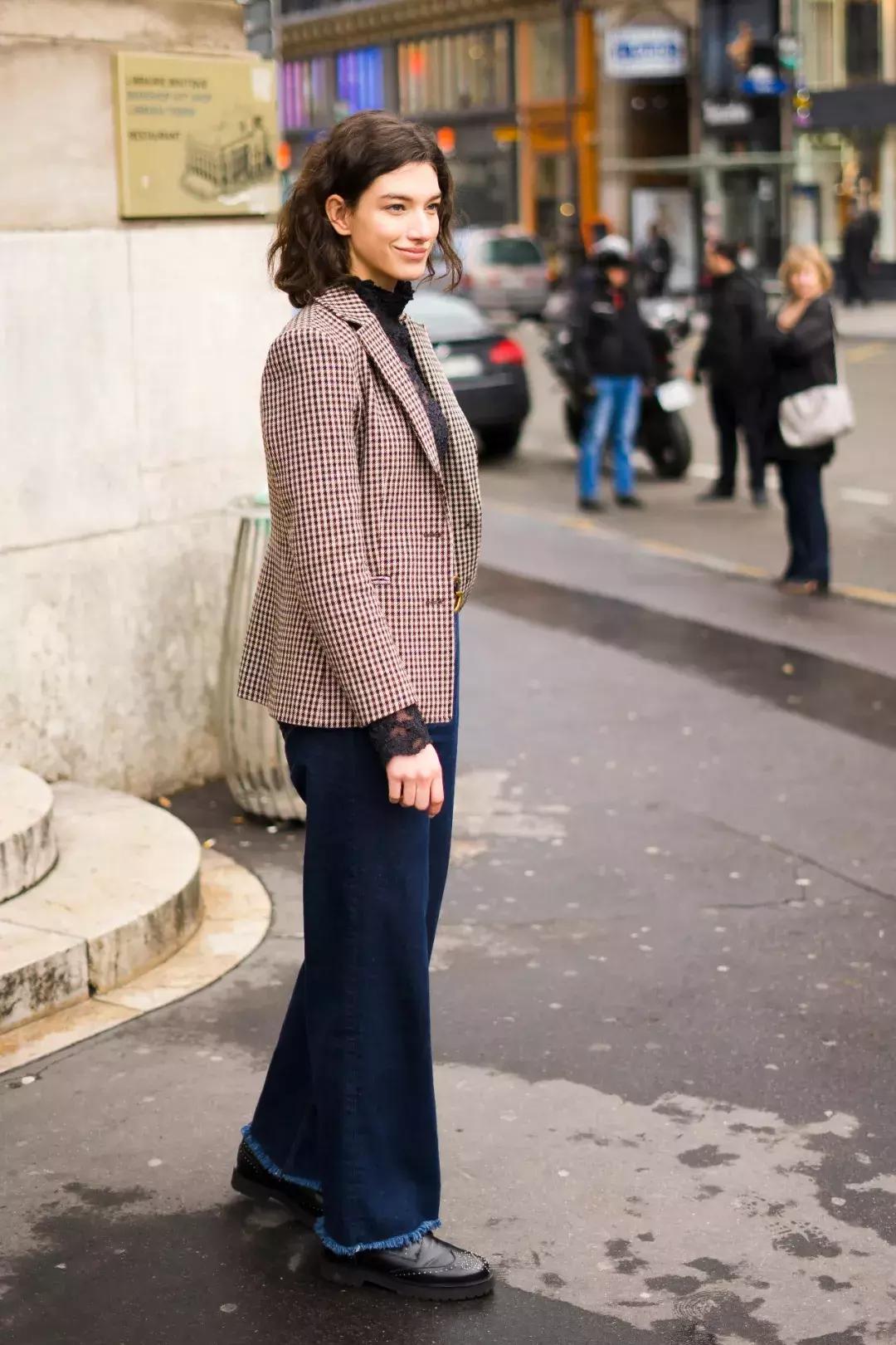 男士黑色羽绒服配什么打底衫,黑羽绒服大衣配什么打底衫