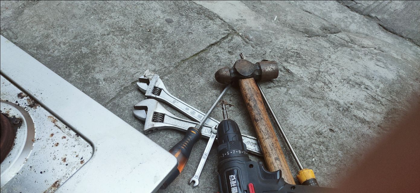 煤气灶松手就灭火怎样修理,煤气灶点着火老是灭怎么快速解决