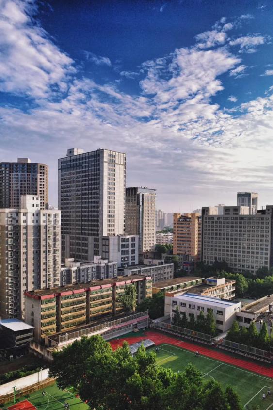 就业率99.24%！西部第一名校：走出42位两院院士，坐拥12大网红餐厅！