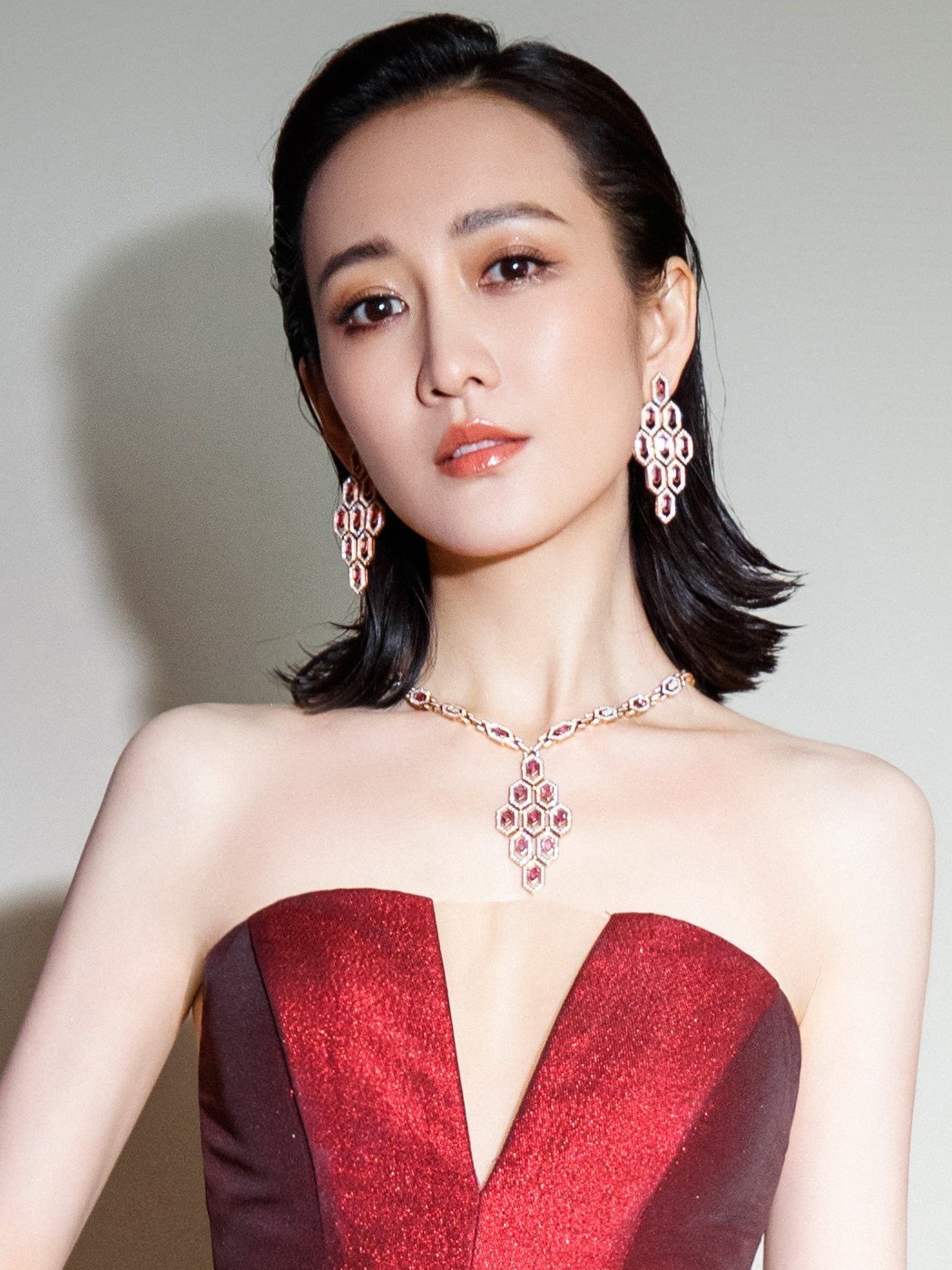 周大福收购ENZO彩宝品牌，消费者该如何选购、辨别彩色宝石价值呢