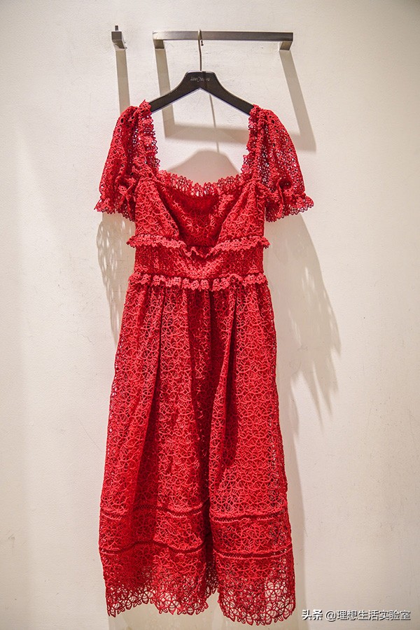 我们逛了天的成都时代奥莱，为你整理出这份春节新衣精明采购清单