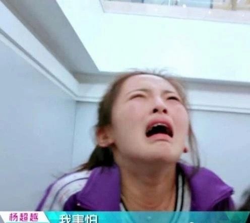 肖战与孟美岐不和？还是表情管理没到位！