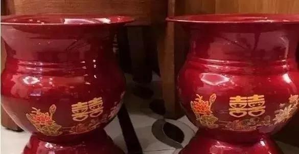 痰盂上国外拍卖会,一只痰盂上了外国拍卖会