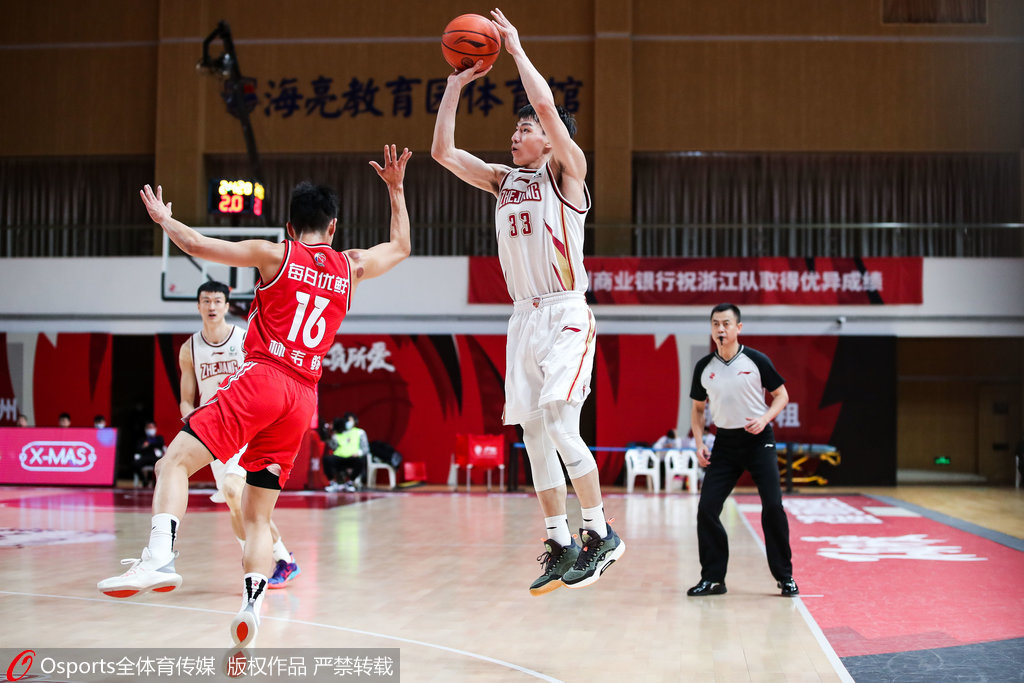 篮球的点球大战是怎么样的,篮球变足球转场