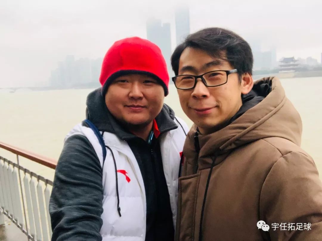 从“无证经营”到官方认证,两位陕西民间解说的足球故事