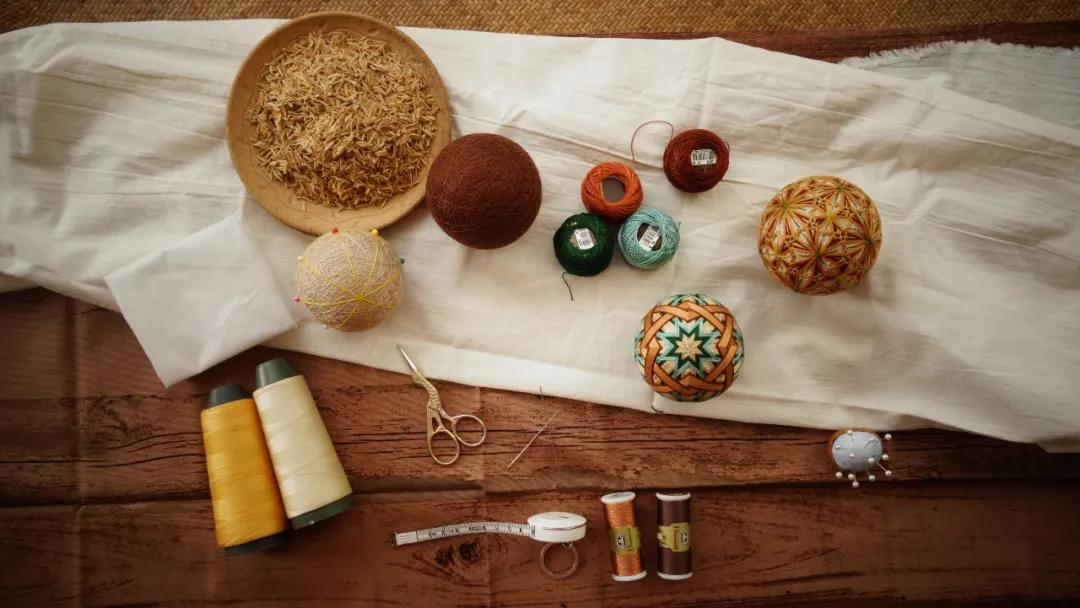 惊艳!“球上刺绣”你见过吗?她在球上绣出二十四节气,无数粉丝为之打call