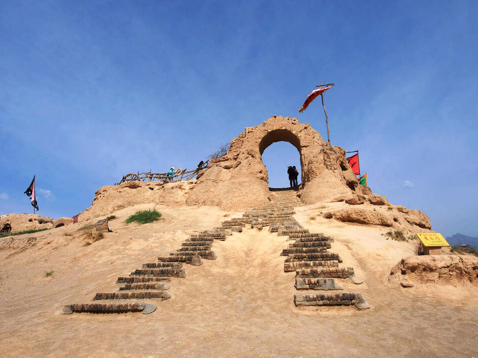 跟着星爷和老谋子的电影,去逛这座大名鼎鼎的西北影视城堡