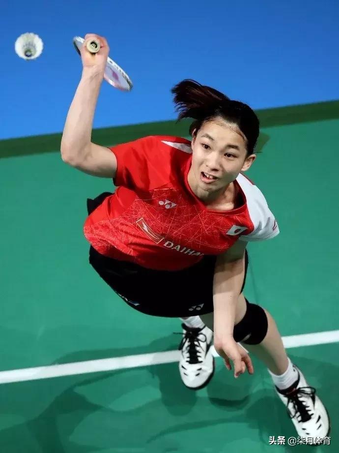 高远球如何正确发力,正手高远球规范动作