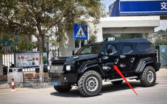 甘肃上千万豪车现身街头，油箱容积240L，网友：加油站高兴了