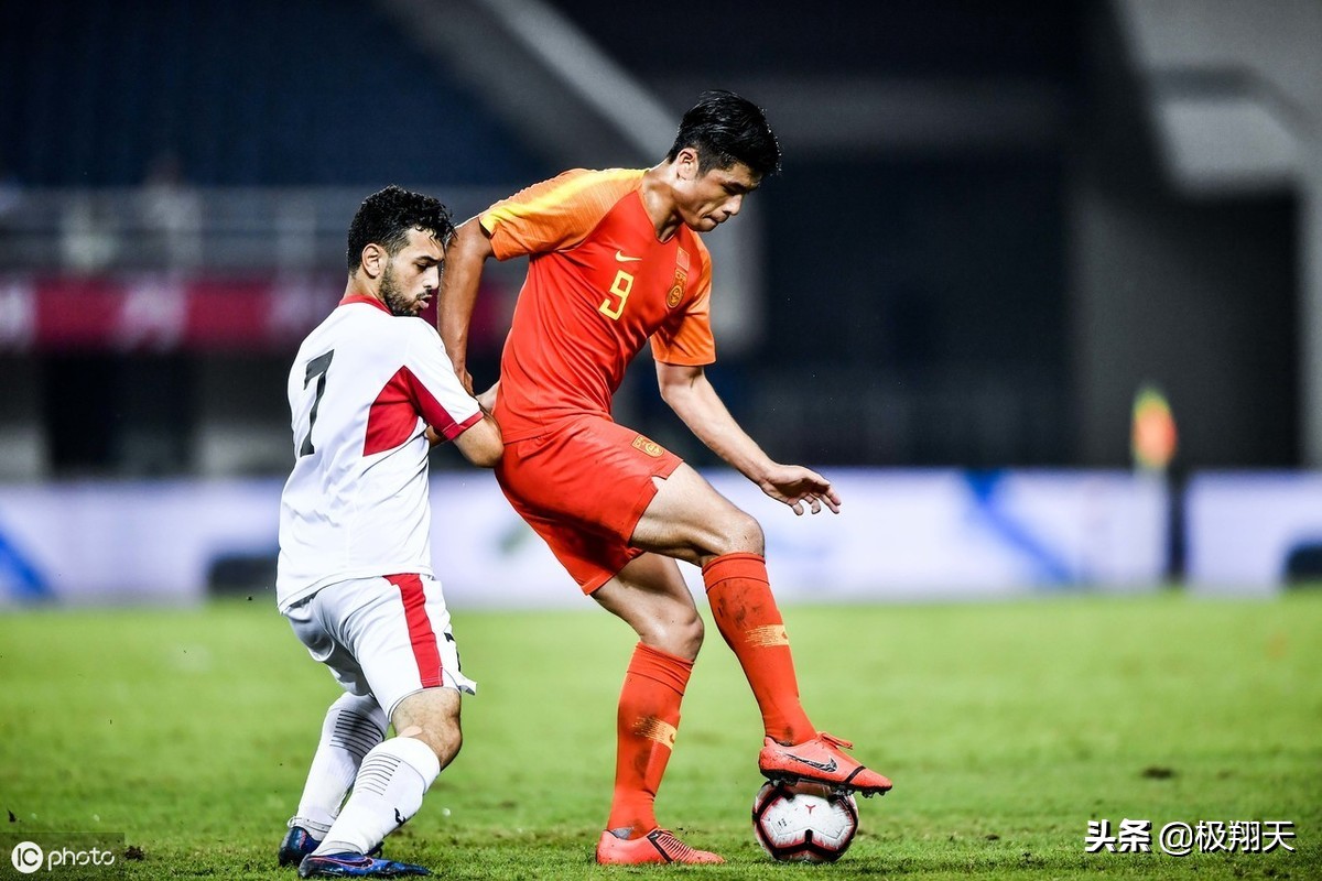 对*旗国**负责！92分钟队长这一幕让人赞叹！U22国足1个月发生了什么？
