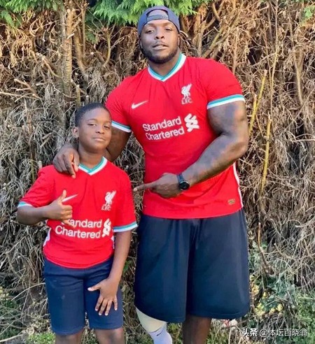 堪称“足坛奥尼尔”!英格兰前锋体重200斤,生涯进200多球