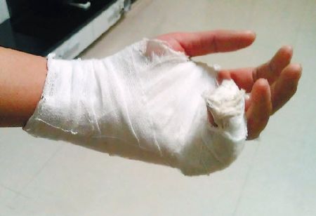 蛇最长时间能活多久,泡酒两三年的蛇打开瓶盖还会咬人