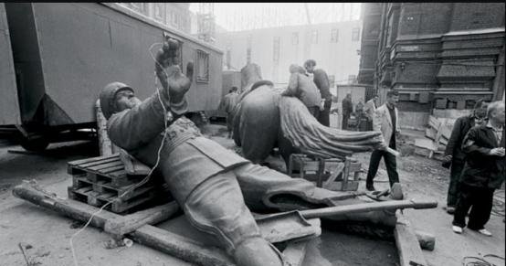 苏联是怎么被瓦解的,苏联是怎样被瓦解的