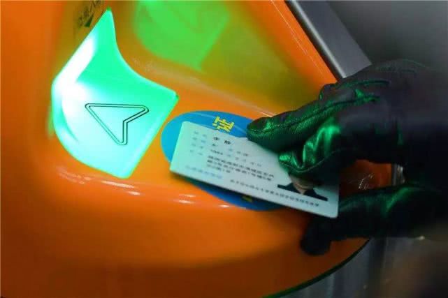 桂林西站高铁可以刷身份证进站吗,再见绿皮车中国高铁