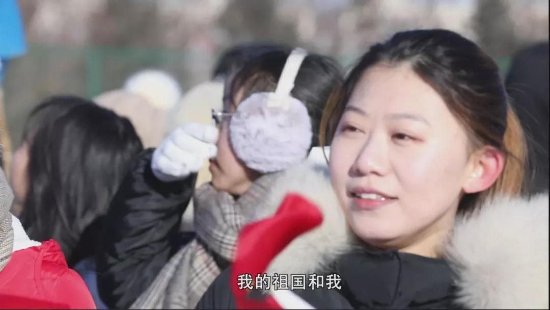 高校雪地双航母,哈尔滨一高校操场惊现双航母