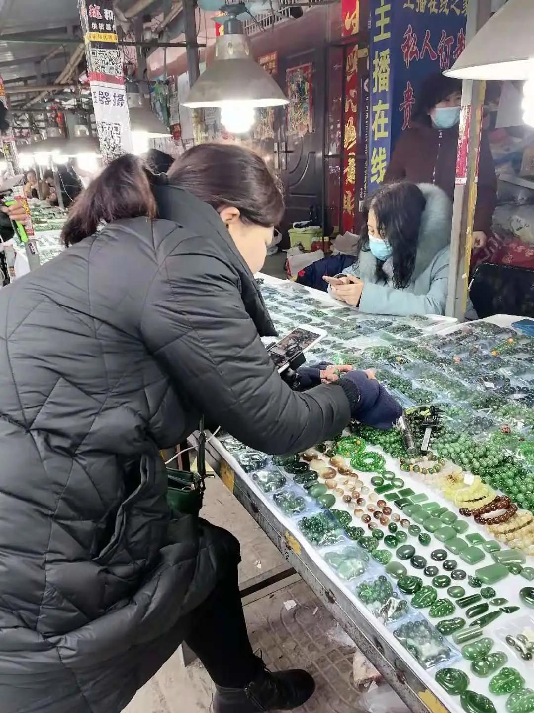 和田玉水中采直播,和田玉水里捞直播