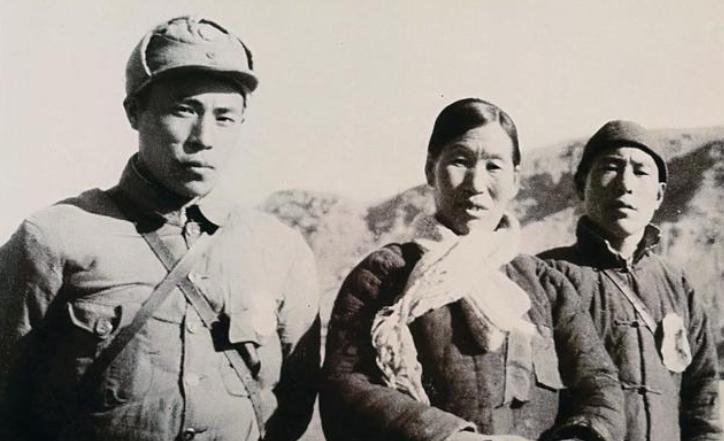 河北一农妇，亲手将3个儿子送上战场，13次被毛主席接见，她是谁