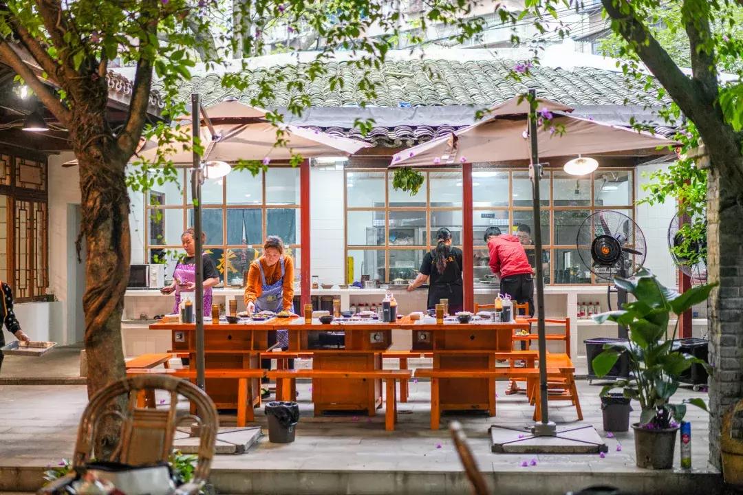 从钢管厂五区晃到莲花新区