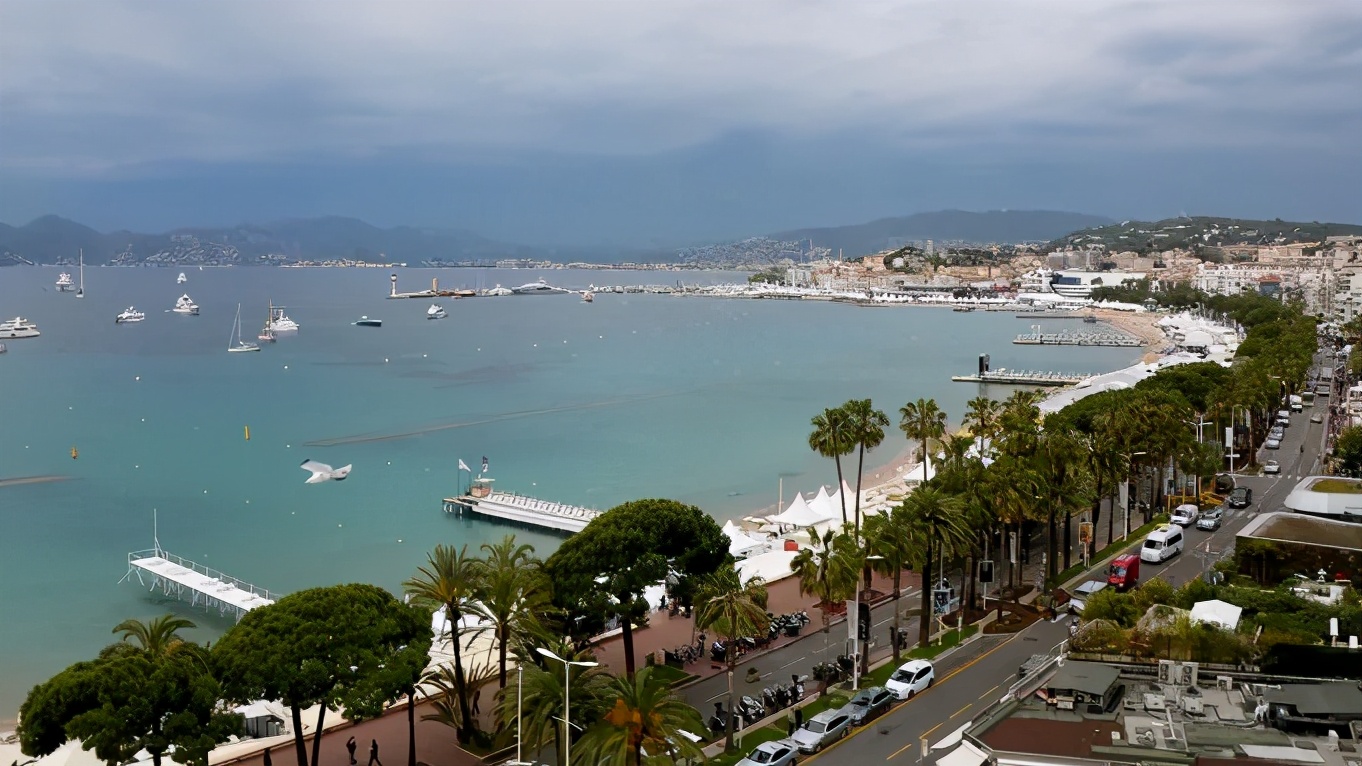 戛纳电影节是商业吗,戛纳电影节注重艺术还是商业