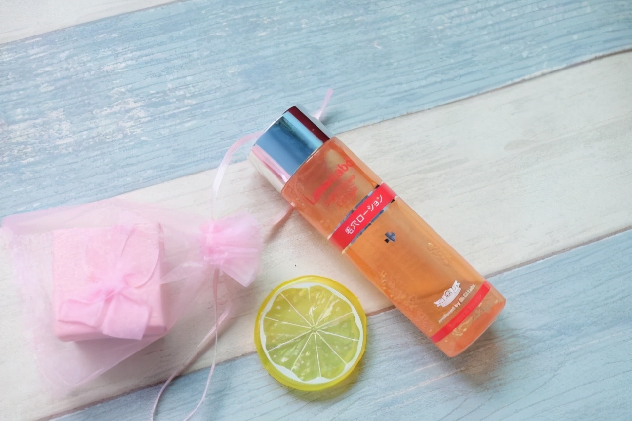 滋润紧致爽肤水,滋润爽肤水补水保湿收缩毛孔