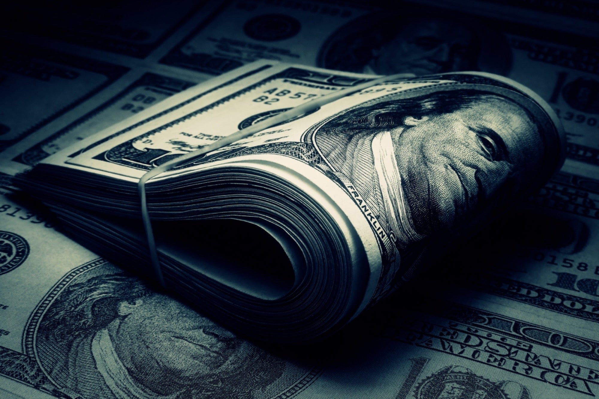 欠钱是owemoney，那“欠人情”的英文是什么？