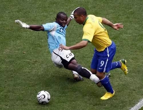 怎么做假动作,怎样做假动作逼真