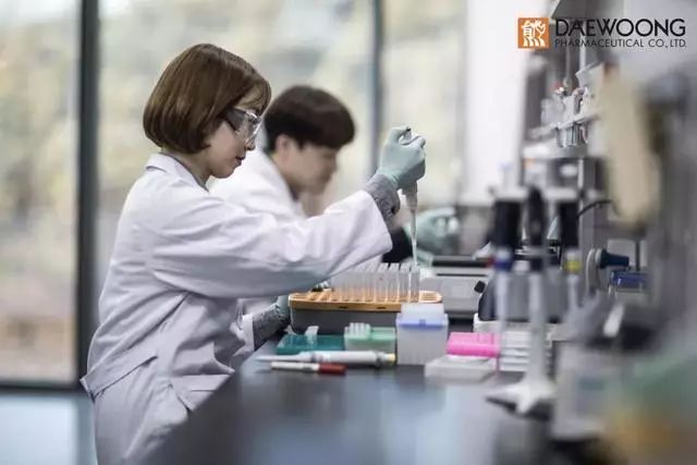 火到断货的“明星级”点斑笔,坚持每天点一下,14天养成初恋脸