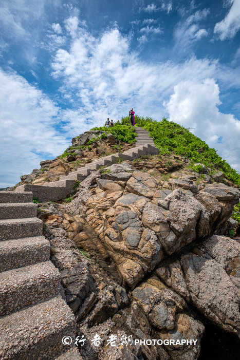 这个荒岛超多海胆和鲍鱼，但不能抓只能看，登岛还必须入境香港