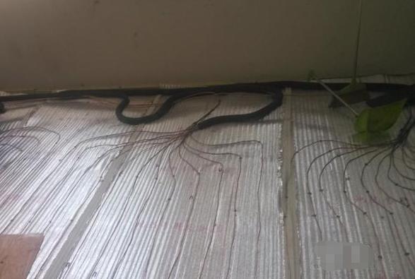 电地暖和空气能地暖优缺点,空气能地暖无水的好还是有水的好