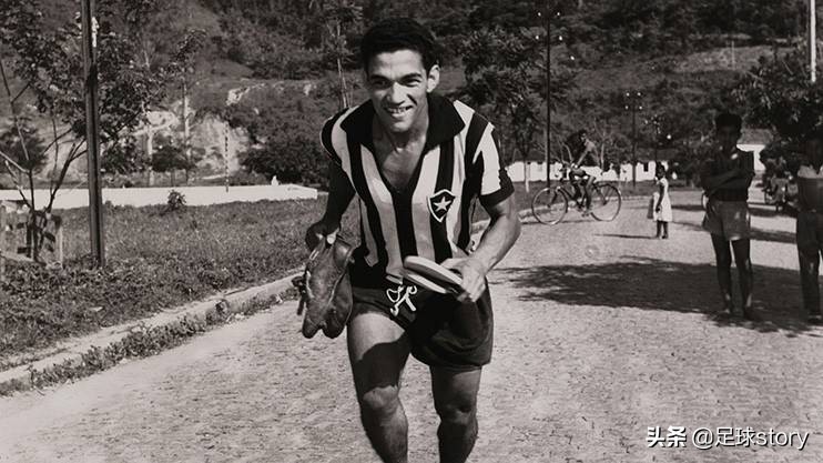 当今足坛盘带最好的球员,足坛十大顶级天赋球员加林查