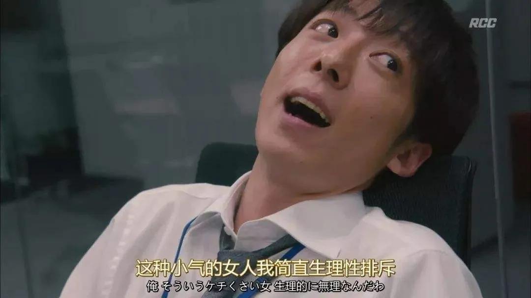 李佳琦被“女助理”给坑惨了：爱占便宜的年轻人，真的很掉价