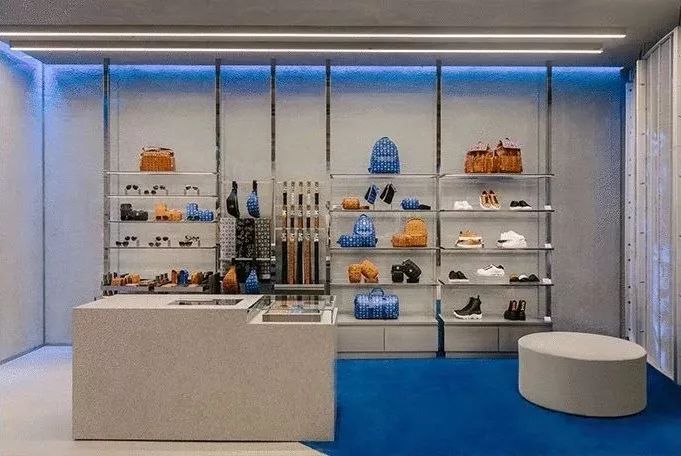 从濒临倒闭到年营收25亿,从濒临倒闭到市值266亿