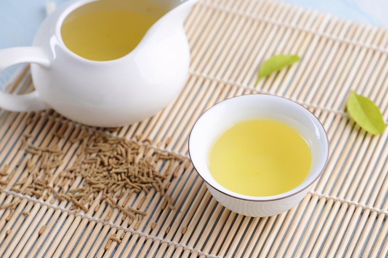 自律女孩每天都喝一杯苦荞茶,苦荞茶美容养颜