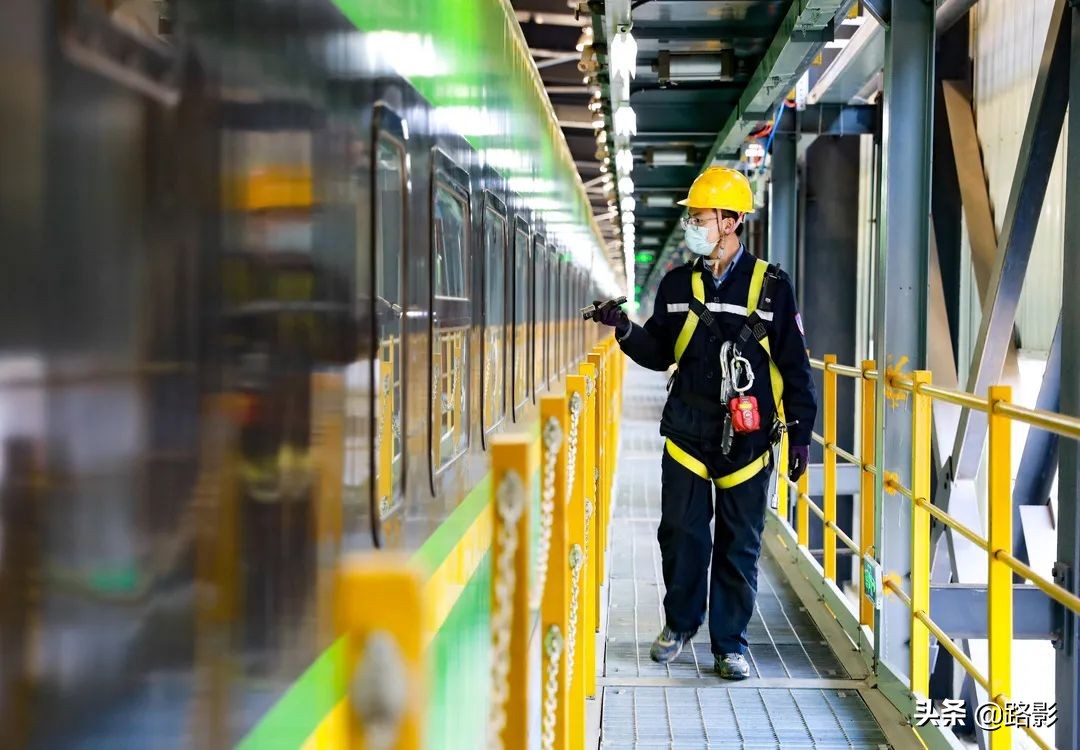 战疫情保春运铁路警察在行动,抗击疫情守护平安摄影征稿