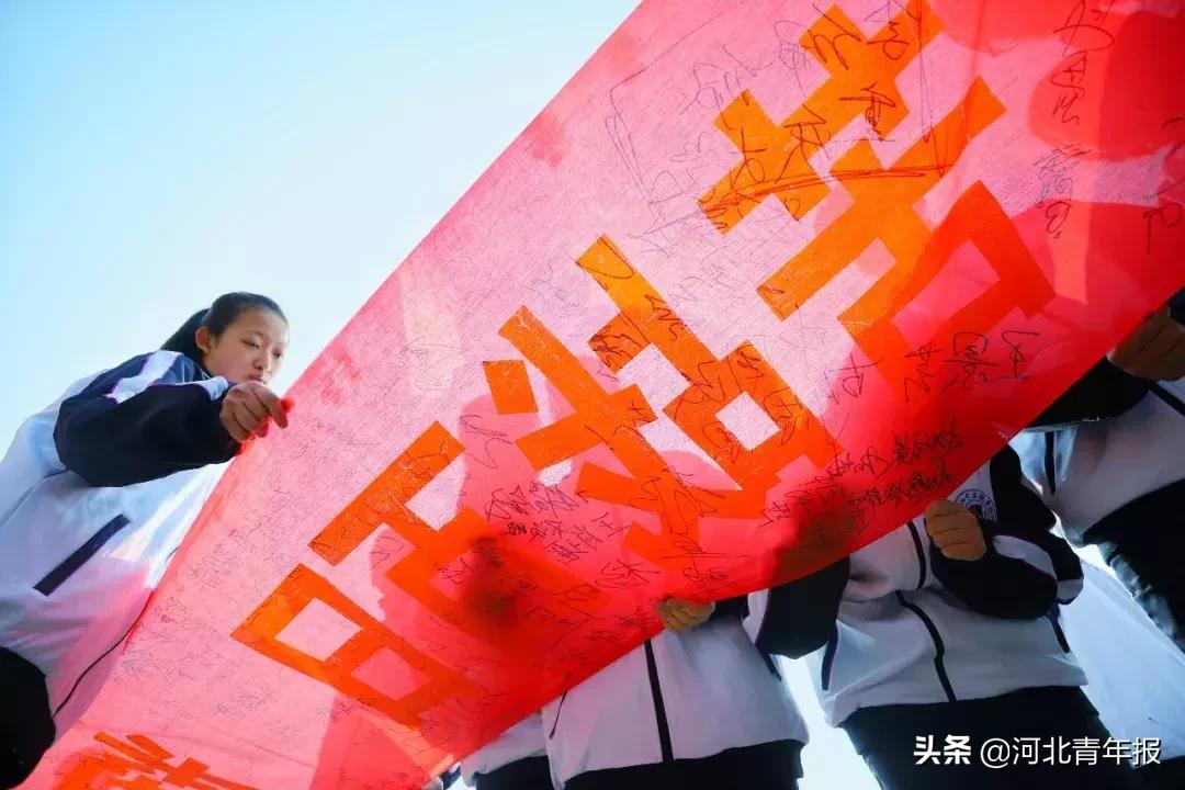 太谷二中启航学校家长助威高考,太谷二中2024年高考百日誓师