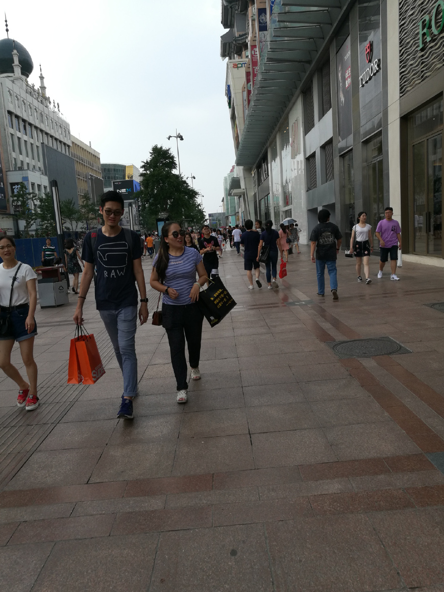 北京市中心著名的商业街：金街是王府井大街，银街是东单大街