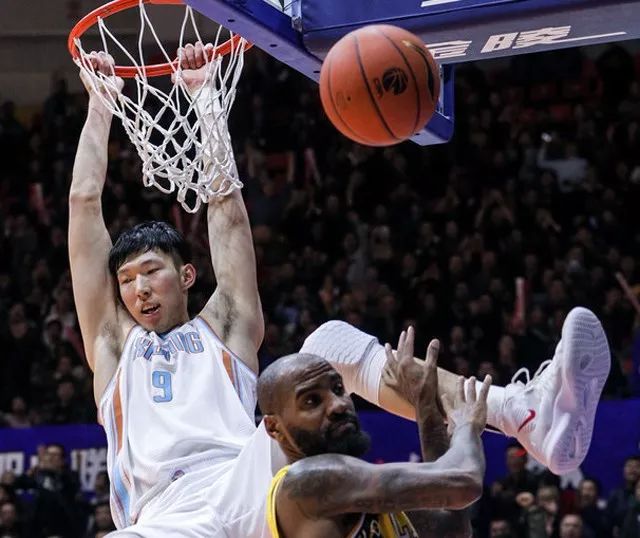 李楠20秒犯规,李楠13分11个篮板