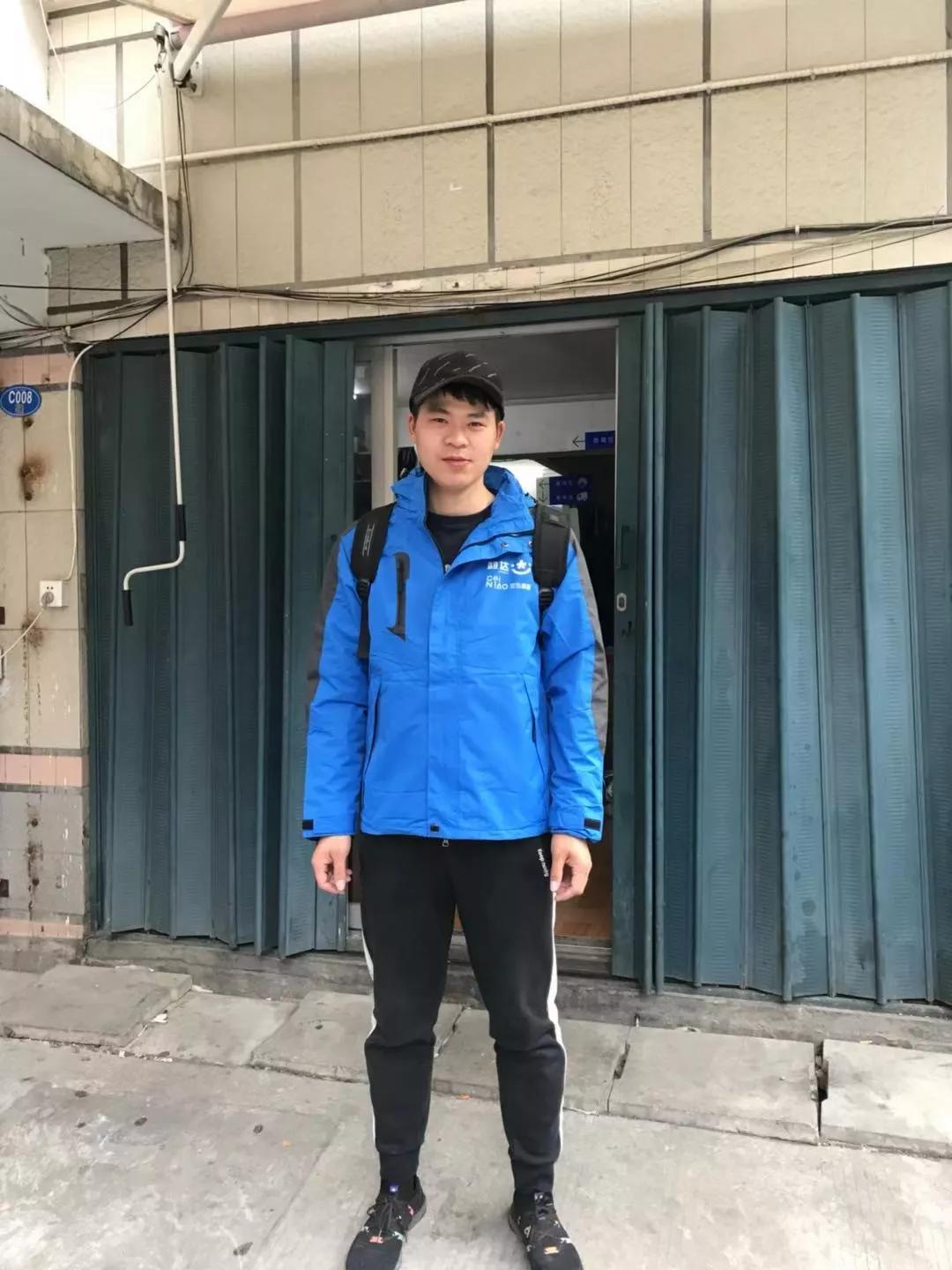 不当老板收快递，95后福州小哥，一人两辆电瓶车，月入15000