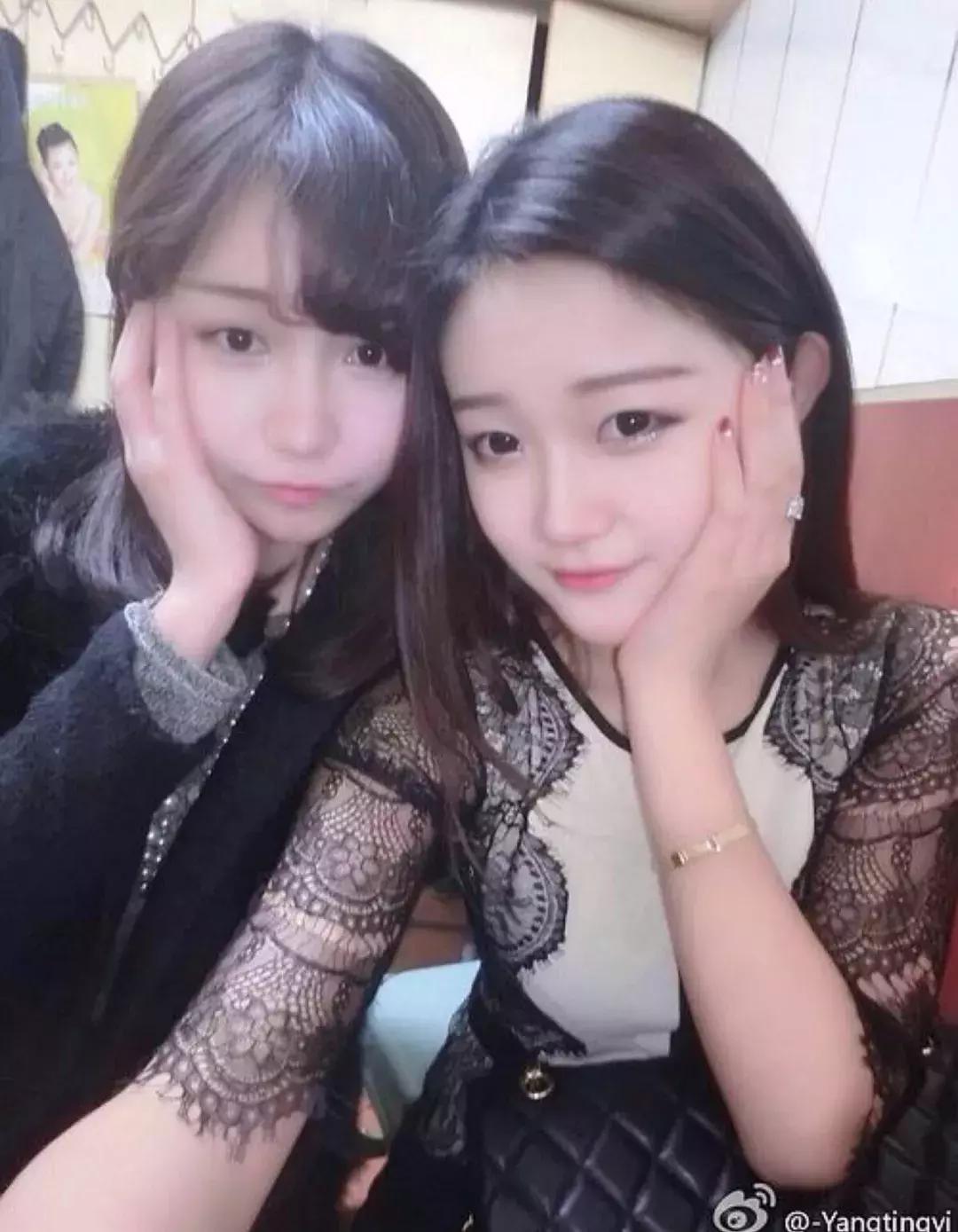 做ww买假包炫富！喂男友吃鼻涕！张诗萌竟这么恶心？