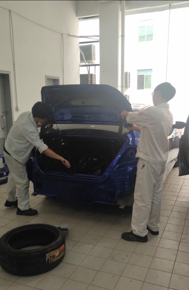 车尾箱被追尾修车得多久,车被追尾尾箱变形怎么维修好