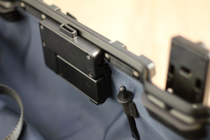 小型轻便指纹锁行李箱,便捷功能行李箱