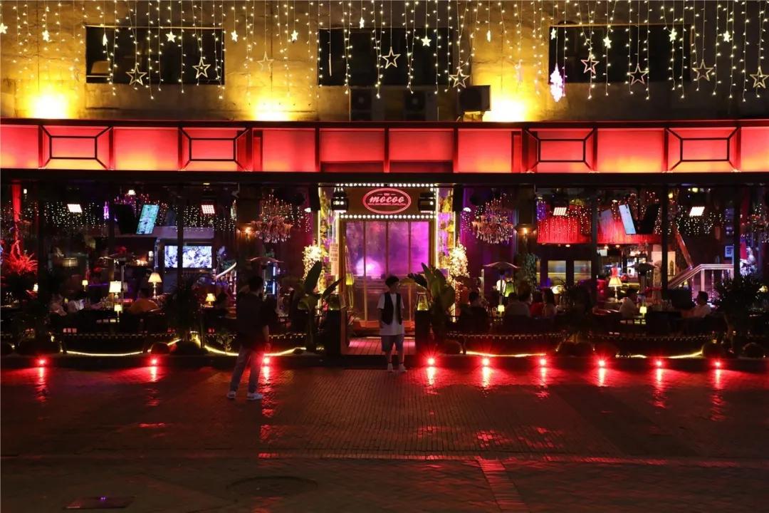 “当当......”快上车，成都的夜生活开始了