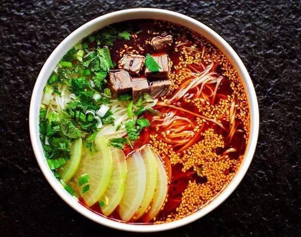 成本才几十块钱？这口“网红”的章丘黑锅，“舌尖”不背！