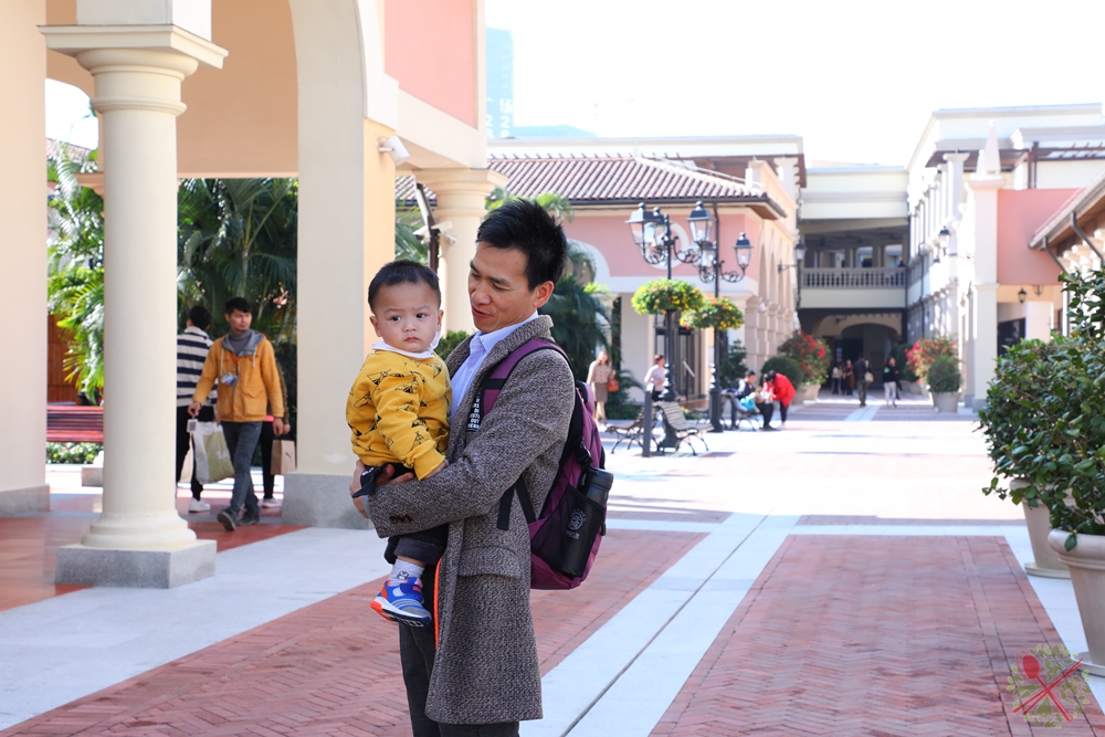 圣诞节就要这样过！在意式小镇边走边吃买不停