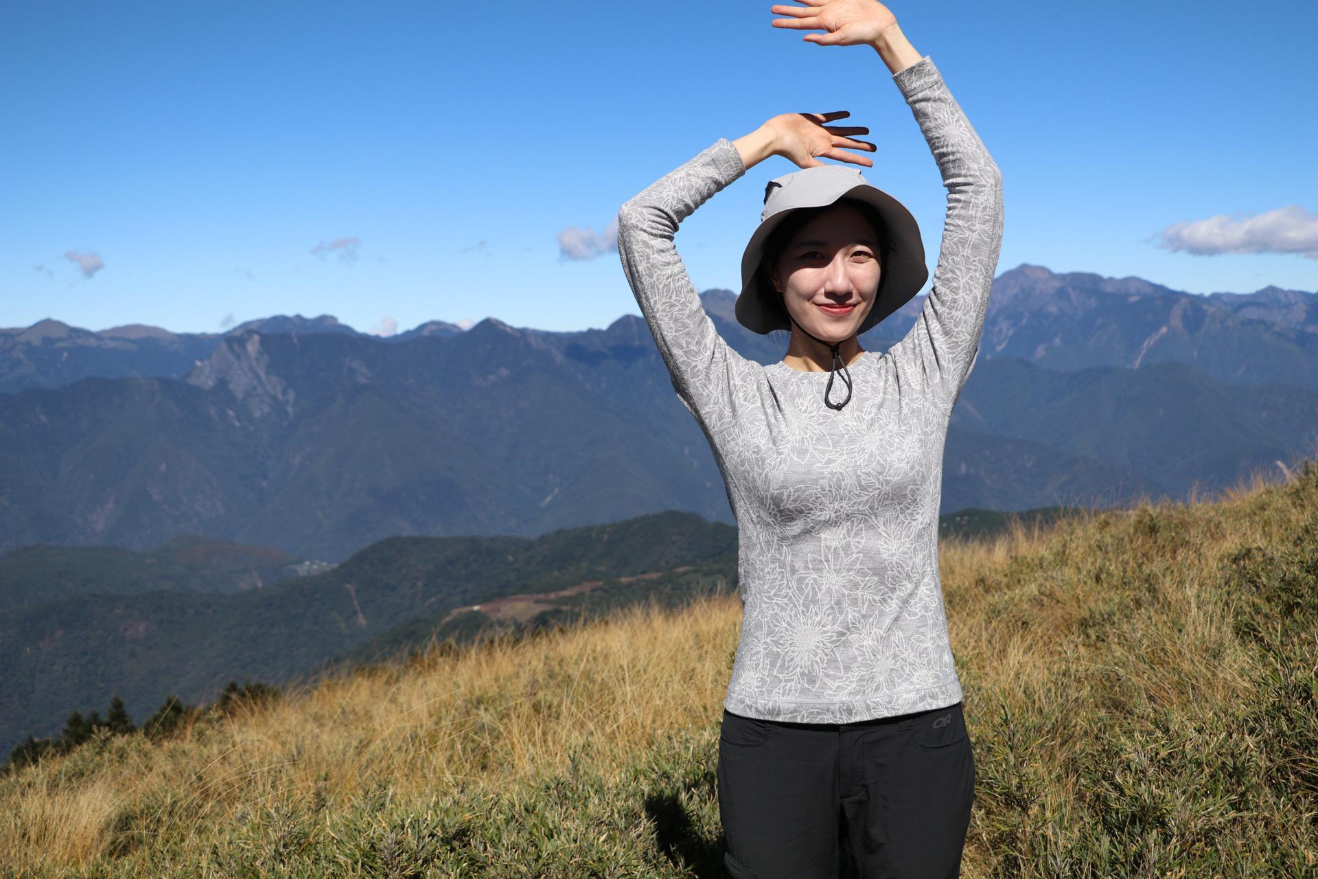 一件很旧很破的羊毛衣,不可水洗的羊毛衣