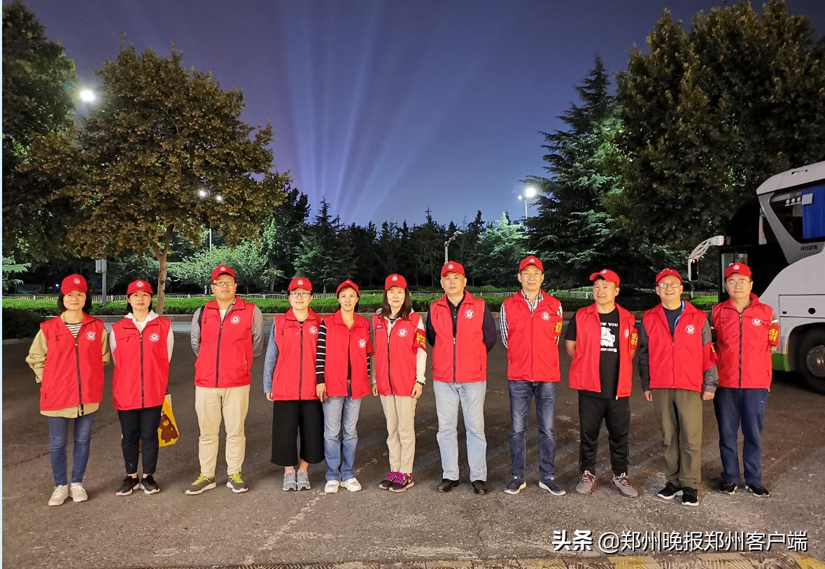 八方来客为“小红象”频频点赞志愿服务点亮郑州大街小巷